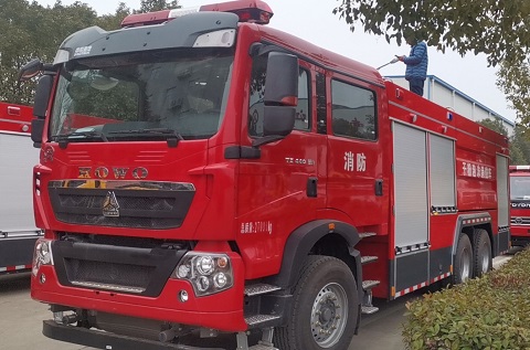 20噸干粉泡沫聯(lián)用消防車(chē)、19噸水罐消防車(chē)交付客戶(hù)