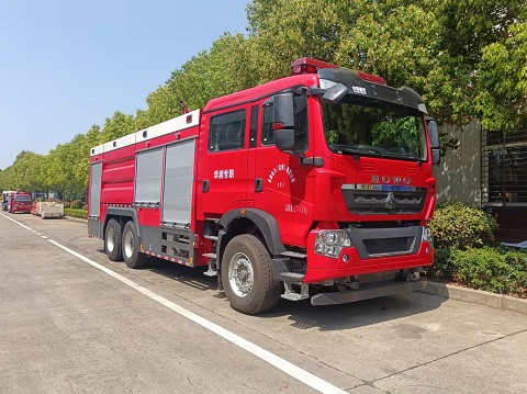 兩臺消防車完工