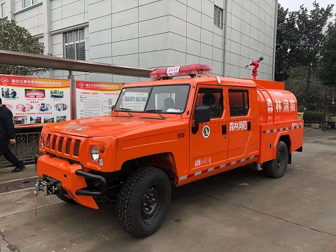 1639726866127348.jpg 北汽雙排1.4噸供水2.jpg