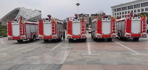 1663897785130429.jpg 來(lái)鳳縣人民政府消防車(chē)3.jpg